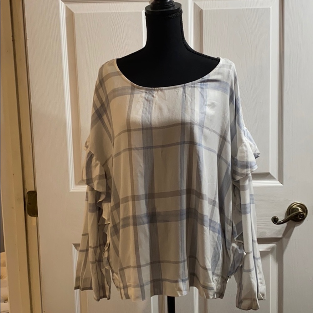 Two by Vince Camuto long sleeve blouse
